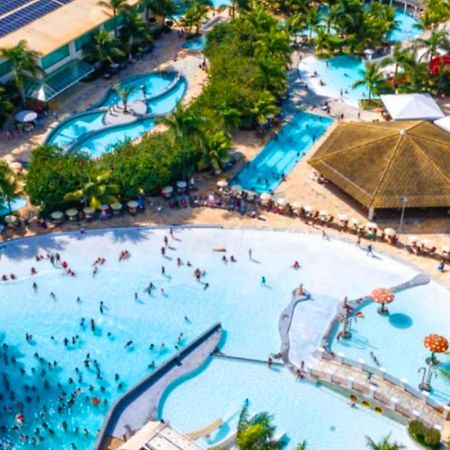 Apto Completo Com Parque Aquatico 24 Horas Lacqua Diroma Caldas Novas Exterior foto